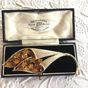 Lovely Vintage Amber Colors Leaf Brooch!